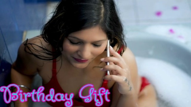 Birthday Gift (2021) Hindi Hot Short Film DynaFlix